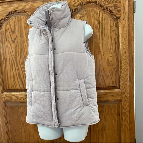 Alo Gold Rusher Puffer Vest Light Purple Women’s Sz Small Comfy Warm RARE COLOR - Picture 7 of 13